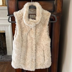 Zara Girls faux fur vest; Size 11/12; ivory; hidden snap closure with pockets